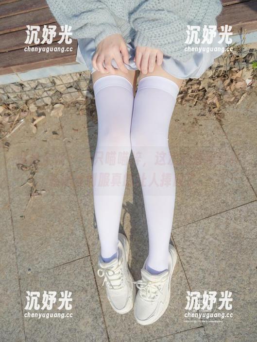 紧急企划 - 一只喵喵梓，这次的最新写真集黑丝制服真的让人捧腹了。