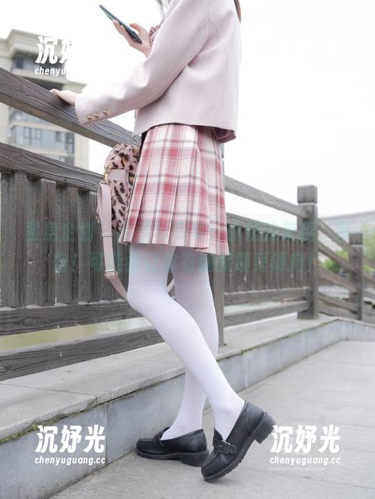 紧急企划 - 高清写真集：小婕的美腿，警告！可能会让你有腿部膜拜倾向！