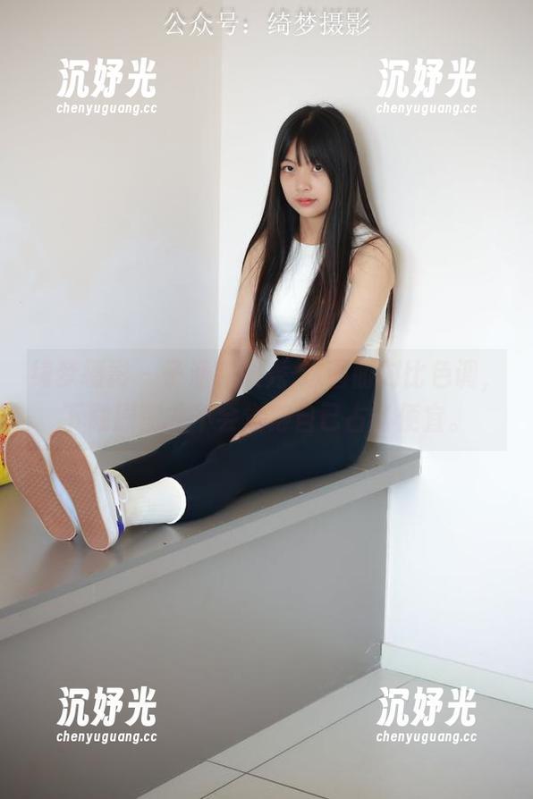 绮梦摄影 - 子涵制服秀-这画面对比色调，下载原图才不会觉得自己占了便宜。