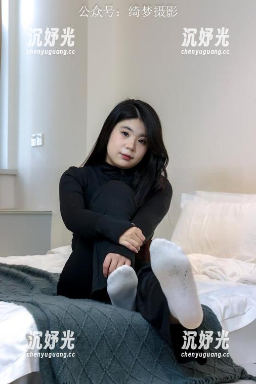 绮梦摄影 - 小艺天台漫步——这组美图不愧是图包里的小心机，愉悦又耐看。