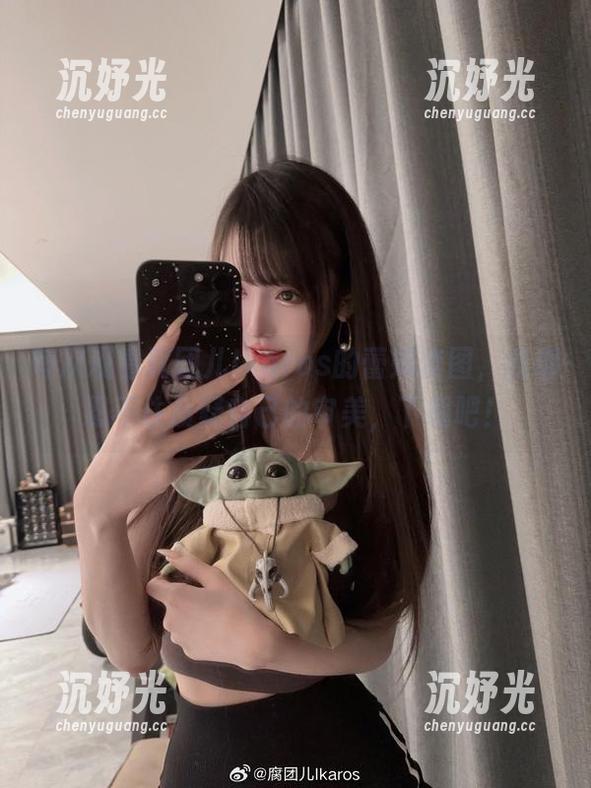 每次观看腐团儿Ikaros的蕾姆套图，我都忍不住质疑自己的审美，下载吧！