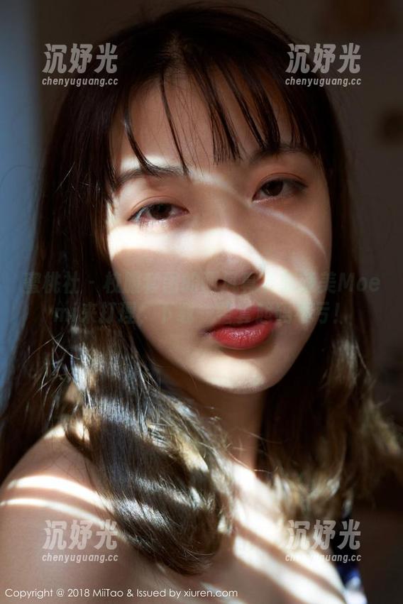 蜜桃社 - 校服套图的画风真要靠萌美Moemi来打理，下载一整套起码不亏！