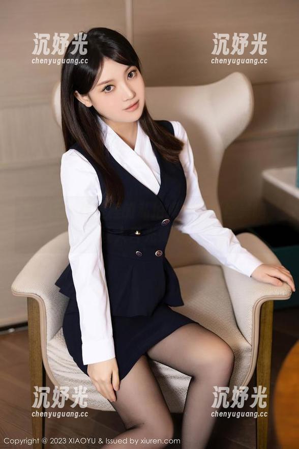 语画界 - 程程程的私拍探险：肉丝美腿，让人目光如电。