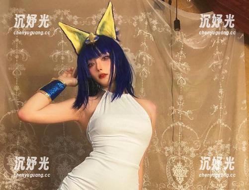 起起子vvvv带你在线解读，传统女仆为啥觉得正装太无趣