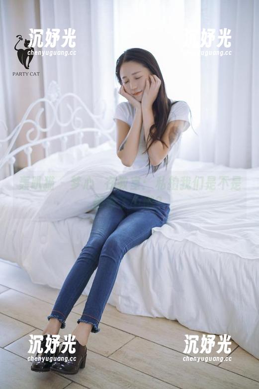 轰趴猫 - 梦心玥在教室：私拍我们是不是都偷了个懒？