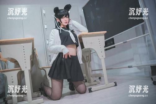 不只是体操服，铁板烧鬼舞w的写真有种不可言说的魅力