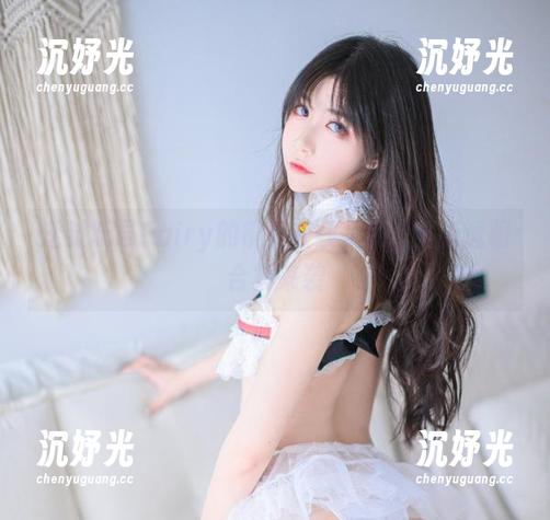 透过阮邑Fairy的镜头在线呈现，全新透明合集来袭