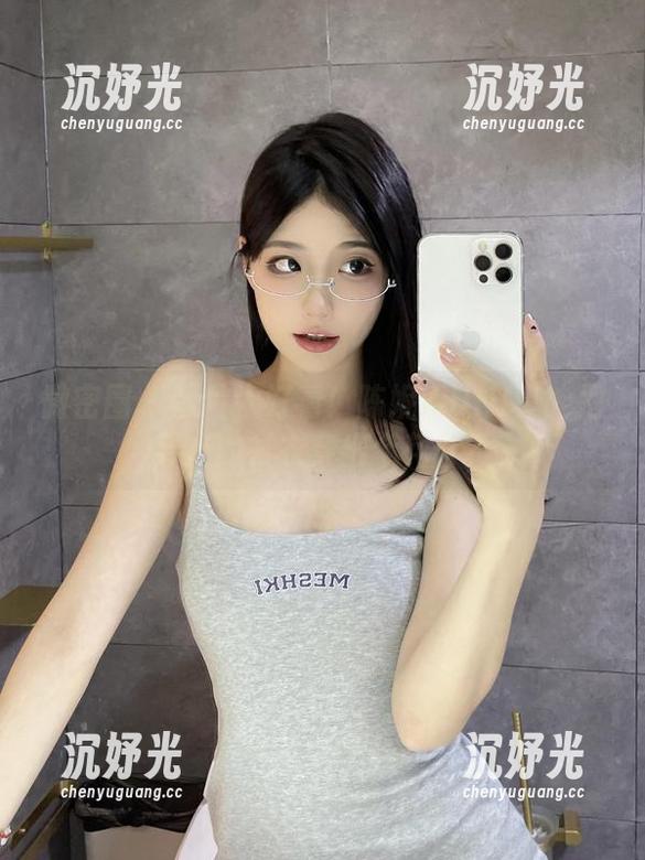 微密圈 - 图片太好看！陈妮妮UNI真能把男友的衬衣穿出个花样？