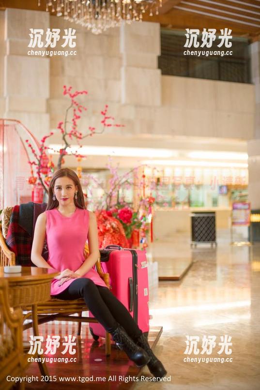 青豆客 - 思淇Sukiii的校园写真：小清新与杂乱无章的完美结合