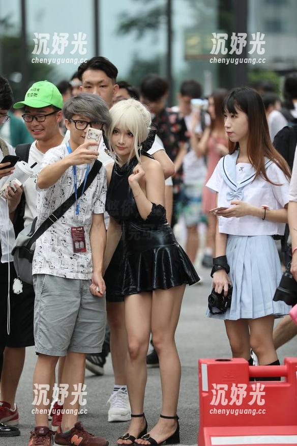 别以为我在忽悠你，魔镜街拍的小姐姐图片免费的，看完可能会流连忘返。