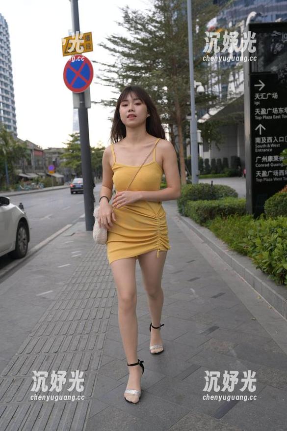 新一波更新：魔镜街拍皮裙黑丝写真，感觉要被这些美腿撩到了！