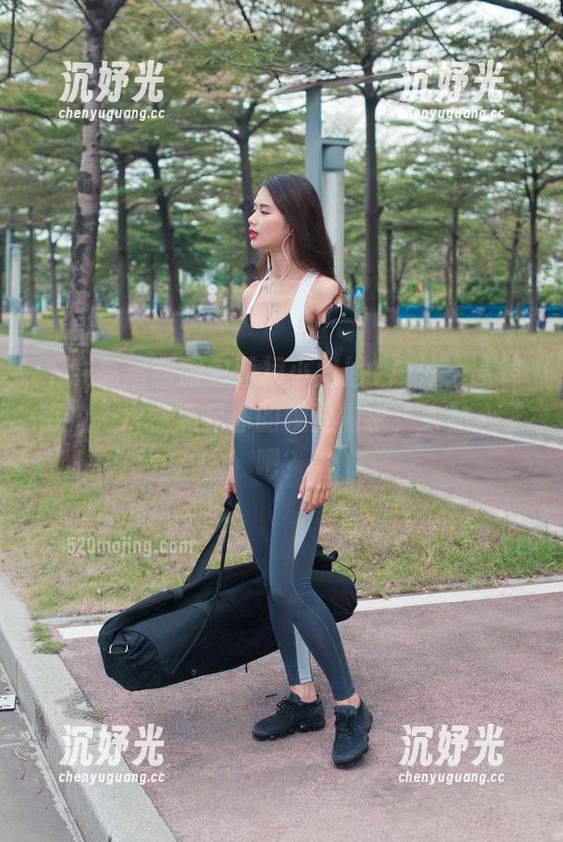 魔镜街拍 下载高清制服包臀裙小姐姐1户外,魔镜街拍一次性满足你的视觉需求,太贴心了吧?