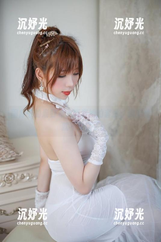 图库中的鹿野希，真有她的套装；别的我就不提供了