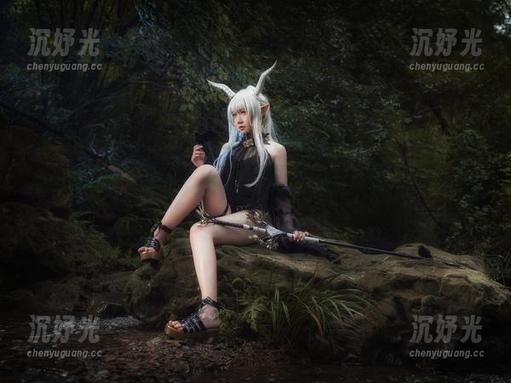 觉得麻花麻花酱的“双人”作品，眼前一亮，真不错。