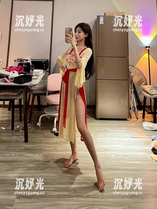 微密圈 - 黎允熙的JK红裙合集——让你每天都像是在翻阅杂志！